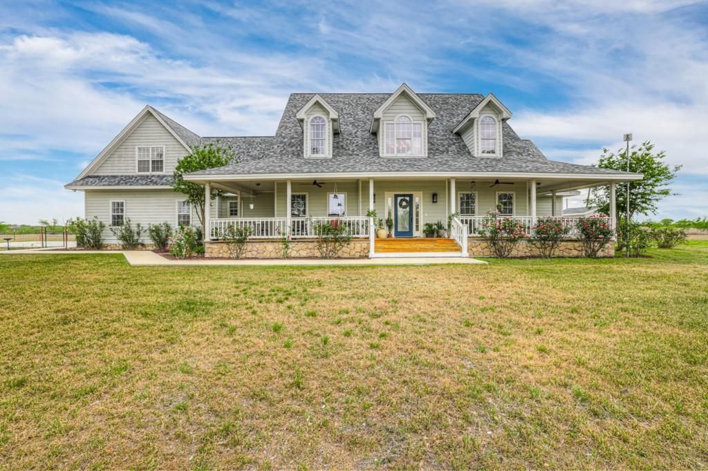 100 Little El Paso RD, Martindale, TX 78655