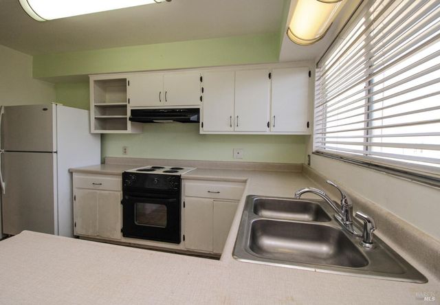 178 Glacier Cir, Vacaville, CA 95687