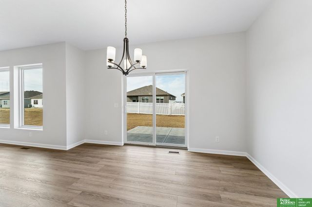 4906 Pinehill Road, Bellevue, NE 68133