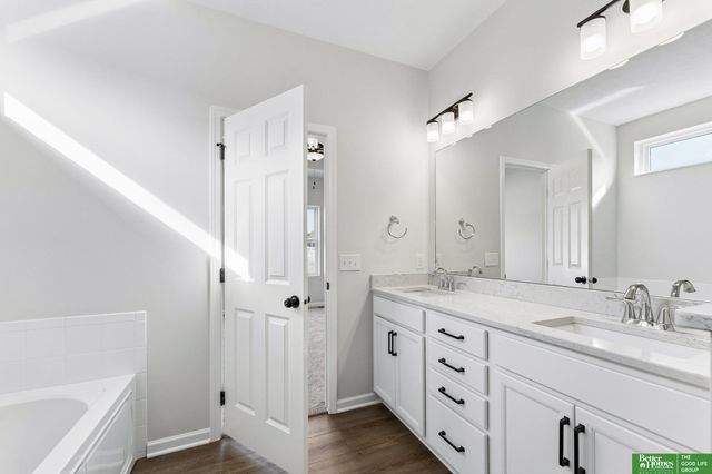 4906 Pinehill Road, Bellevue, NE 68133