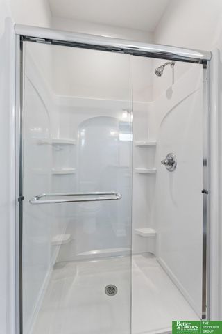 4906 Pinehill Road, Bellevue, NE 68133