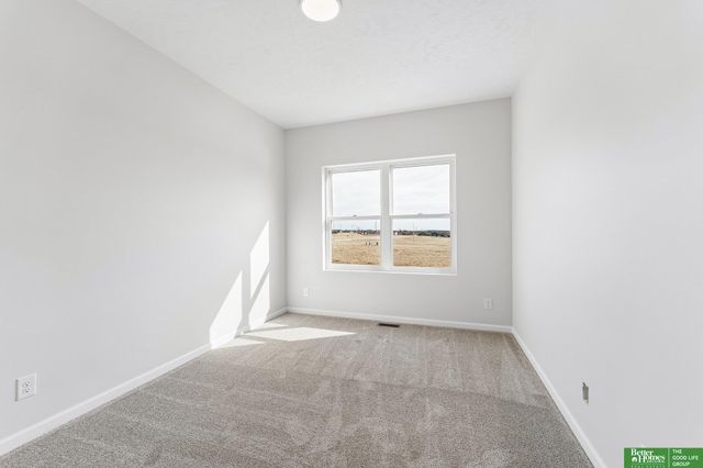 4906 Pinehill Road, Bellevue, NE 68133