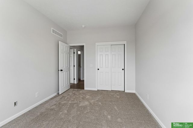 4906 Pinehill Road, Bellevue, NE 68133