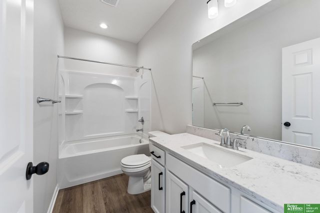 4906 Pinehill Road, Bellevue, NE 68133