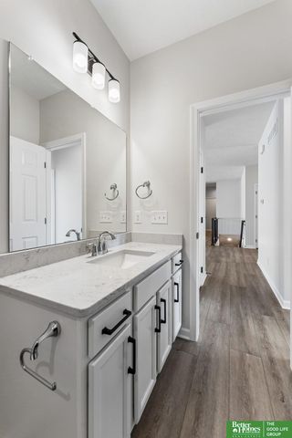 4906 Pinehill Road, Bellevue, NE 68133