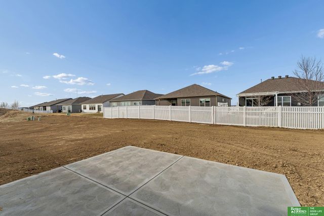 4906 Pinehill Road, Bellevue, NE 68133