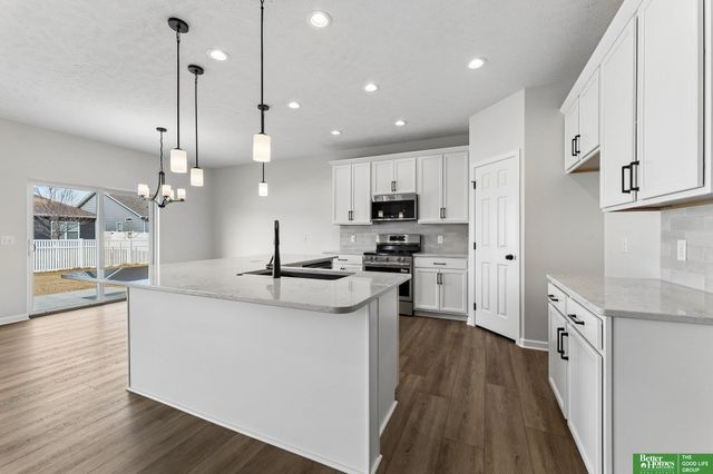 4906 Pinehill Road, Bellevue, NE 68133