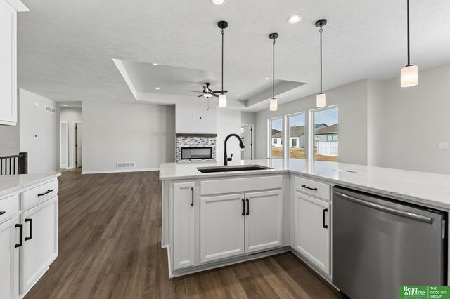 4906 Pinehill Road, Bellevue, NE 68133