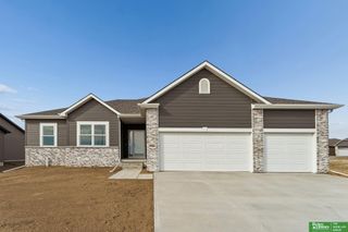 4906 Pinehill Road, Bellevue, NE 68133