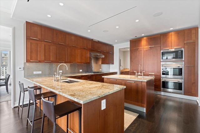 77 E WALTON Street 24D, Chicago, IL 60611