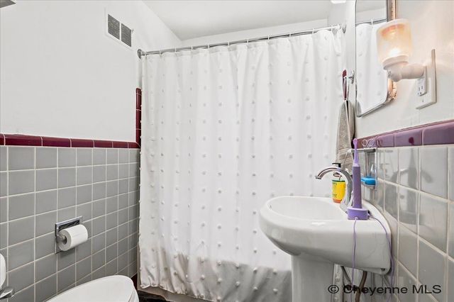 2768 OLIVE DR, Cheyenne, WY 82001