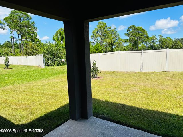 519 Old Country Road SE, Palm Bay, FL 32909