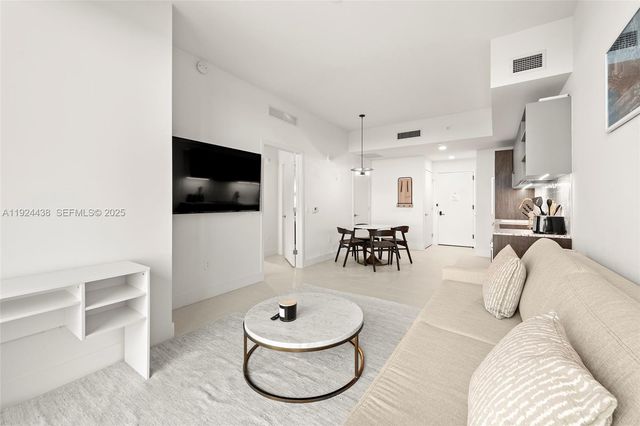 159 NE 6th St 5104, Miami, FL 33132