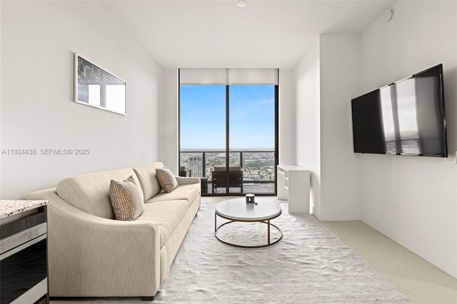 159 NE 6th St 5104, Miami, FL 33132