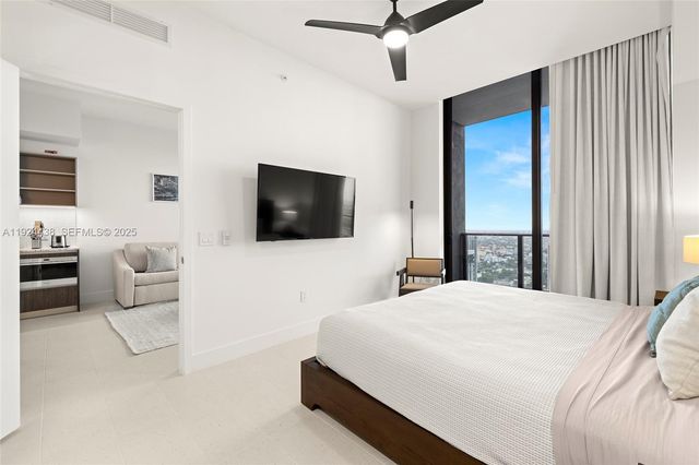 159 NE 6th St 5104, Miami, FL 33132