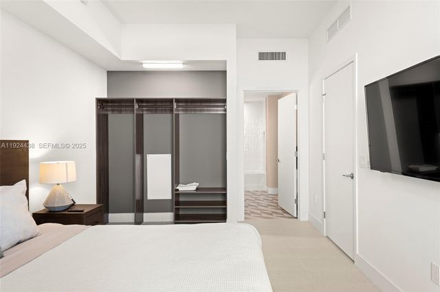 159 NE 6th St 5104, Miami, FL 33132