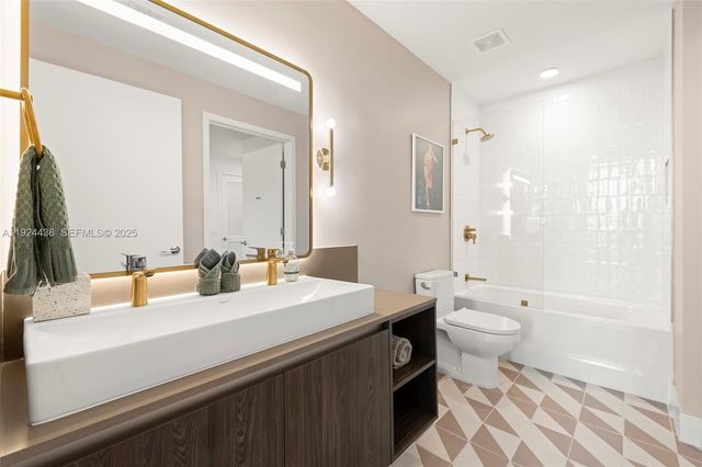 159 NE 6th St 5104, Miami, FL 33132