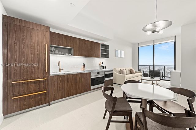 159 NE 6th St 5104, Miami, FL 33132