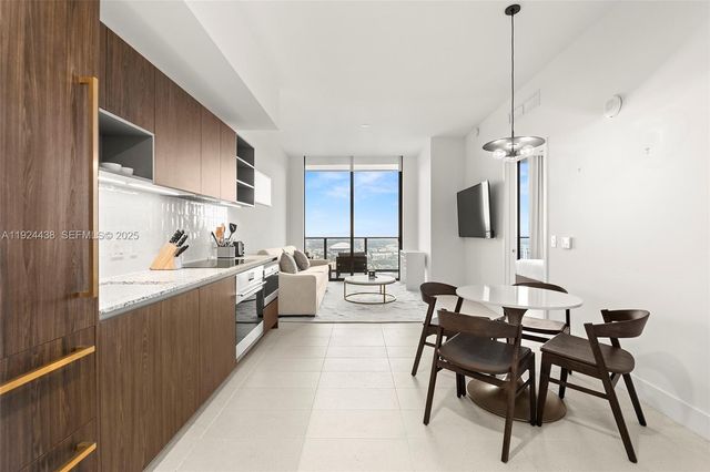 159 NE 6th St 5104, Miami, FL 33132