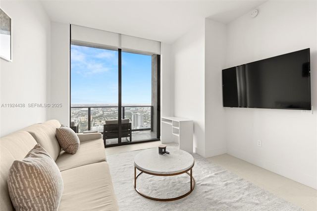 159 NE 6th St 5104, Miami, FL 33132