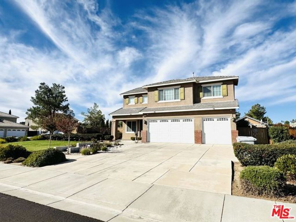 8150 Julie Court, Hesperia, CA 92345
