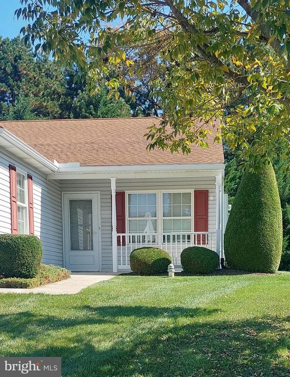 1377 VILLAGE DR, Spring Grove, PA 17362