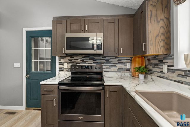 1600 S Hillview Rd Road, Sioux Falls, SD 57110