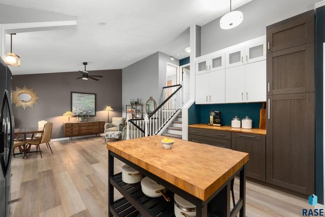 1600 S Hillview Rd Road, Sioux Falls, SD 57110