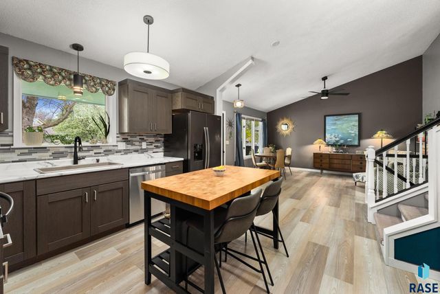 1600 S Hillview Rd Road, Sioux Falls, SD 57110