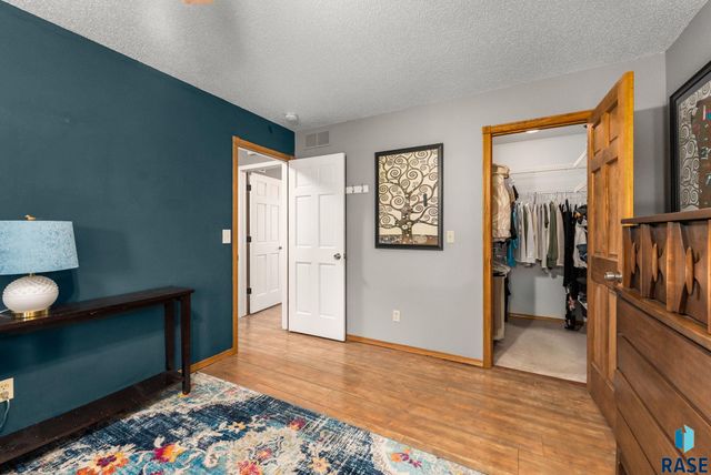 1600 S Hillview Rd Road, Sioux Falls, SD 57110