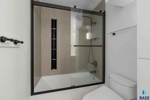 1600 S Hillview Rd Road, Sioux Falls, SD 57110