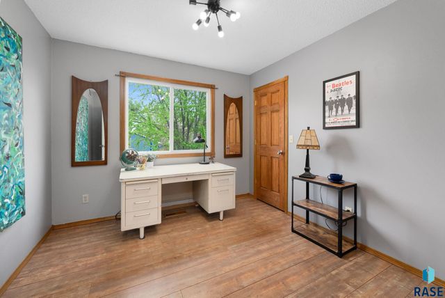 1600 S Hillview Rd Road, Sioux Falls, SD 57110