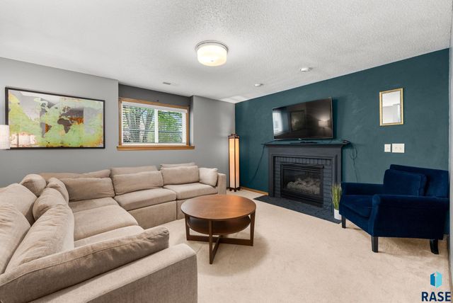 1600 S Hillview Rd Road, Sioux Falls, SD 57110