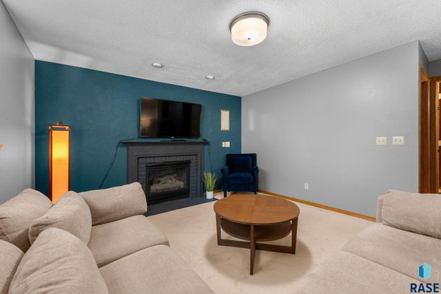 1600 S Hillview Rd Road, Sioux Falls, SD 57110