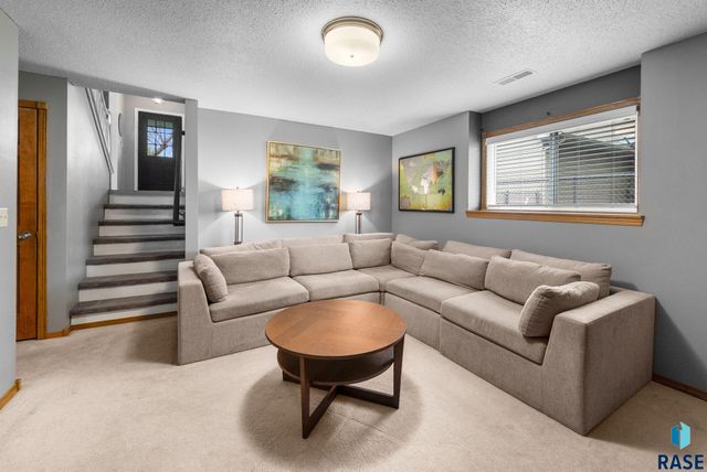 1600 S Hillview Rd Road, Sioux Falls, SD 57110