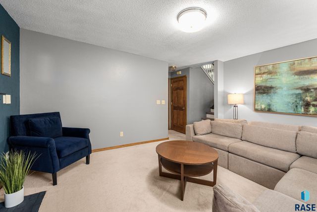 1600 S Hillview Rd Road, Sioux Falls, SD 57110