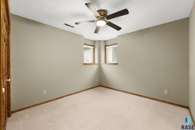 1600 S Hillview Rd Road, Sioux Falls, SD 57110