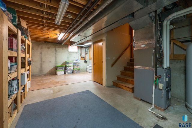 1600 S Hillview Rd Road, Sioux Falls, SD 57110