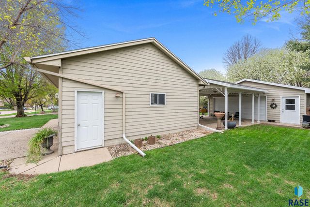 1600 S Hillview Rd Road, Sioux Falls, SD 57110