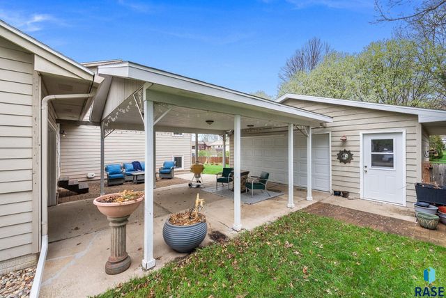 1600 S Hillview Rd Road, Sioux Falls, SD 57110