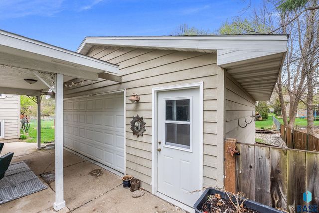 1600 S Hillview Rd Road, Sioux Falls, SD 57110