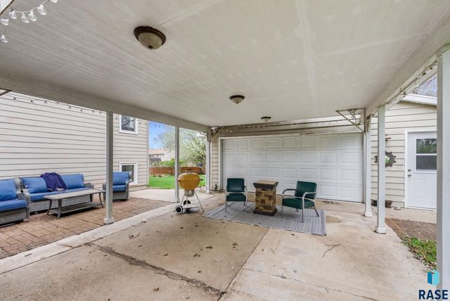 1600 S Hillview Rd Road, Sioux Falls, SD 57110