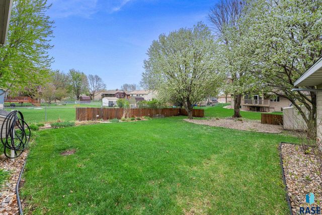 1600 S Hillview Rd Road, Sioux Falls, SD 57110
