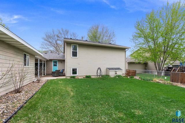 1600 S Hillview Rd Road, Sioux Falls, SD 57110