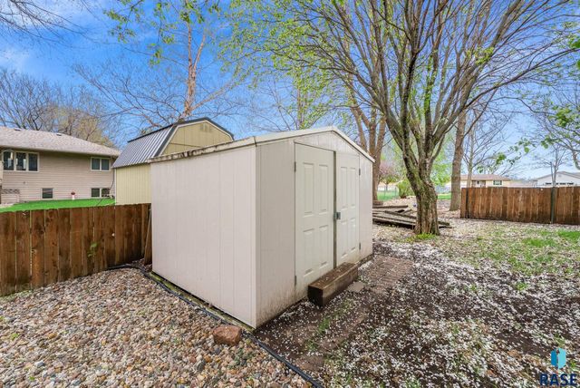 1600 S Hillview Rd Road, Sioux Falls, SD 57110