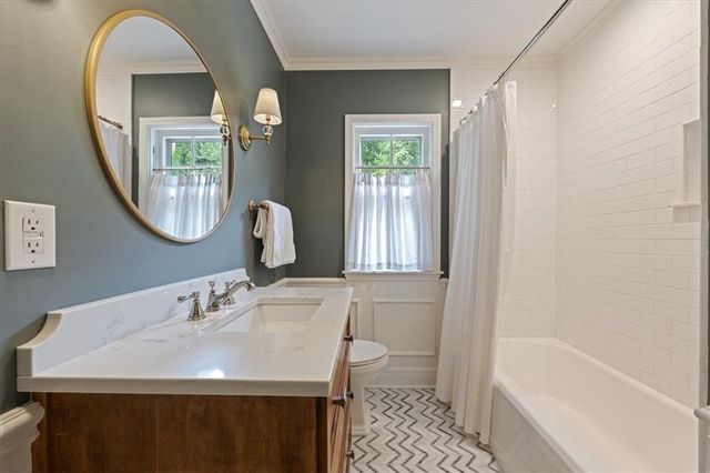 8020 Manor Road, Leawood, KS 66206