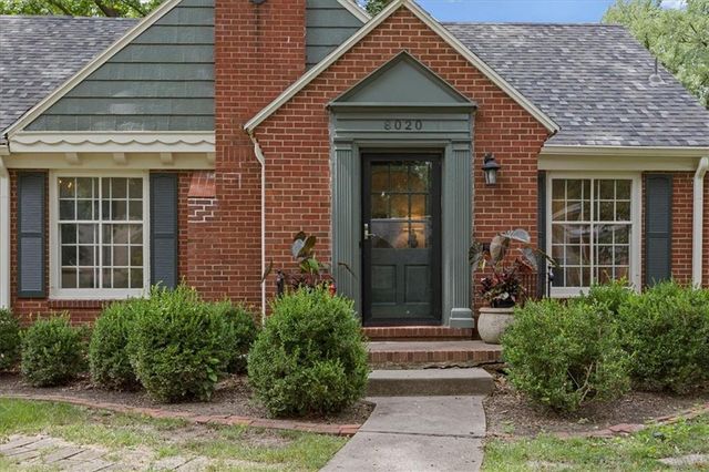 8020 Manor Road, Leawood, KS 66206