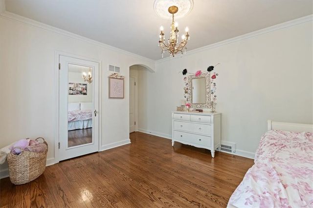 8020 Manor Road, Leawood, KS 66206