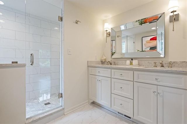 8020 Manor Road, Leawood, KS 66206