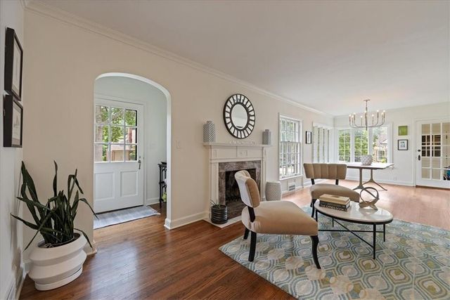 8020 Manor Road, Leawood, KS 66206